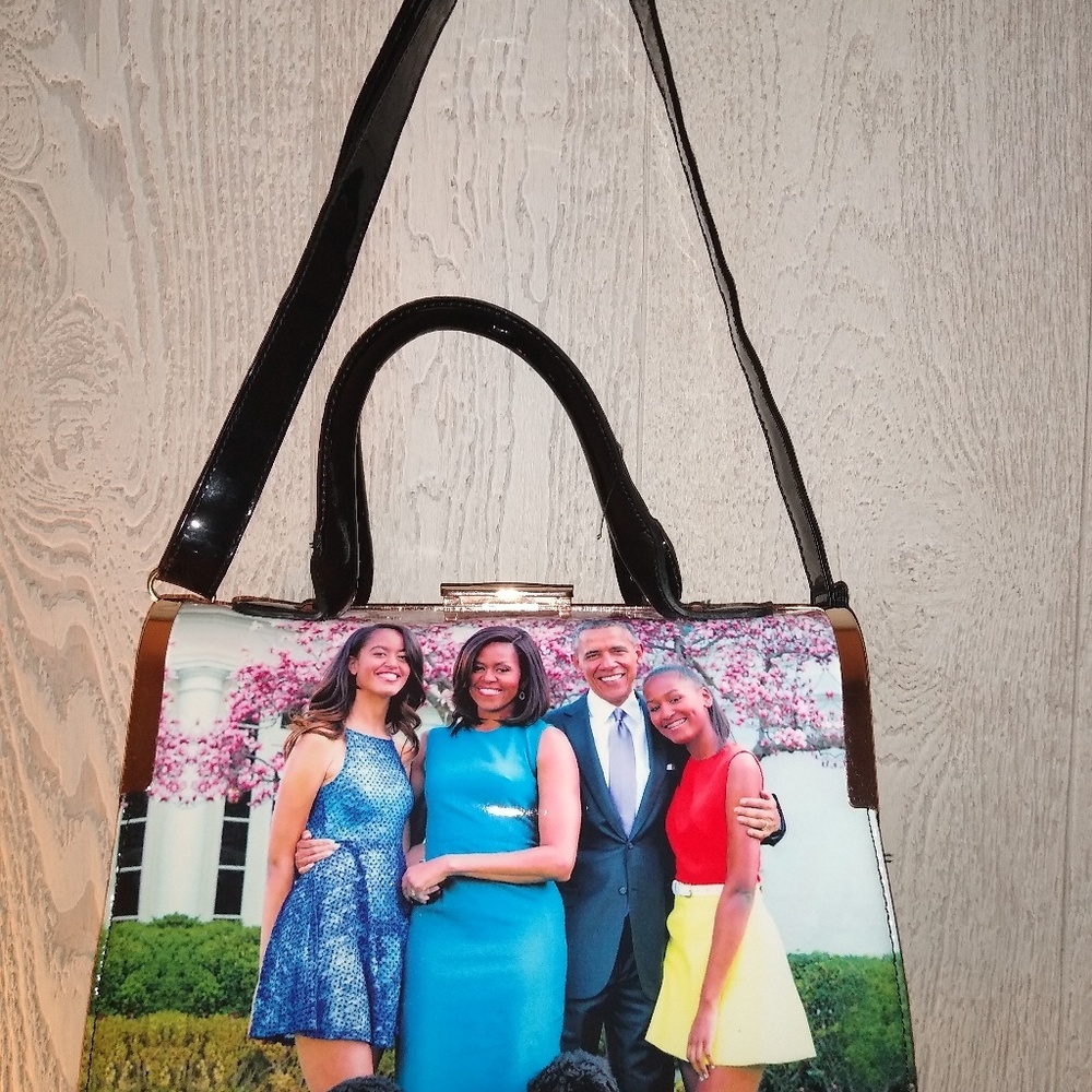 Great medium-large purse.